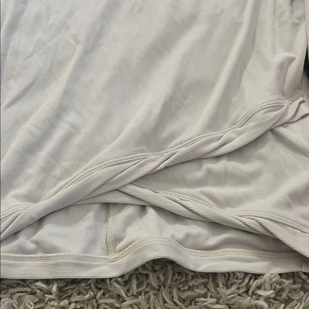 Lululemon PRE-OWNED Cream Long Sleeve Crop Top - Picture 4 of 4